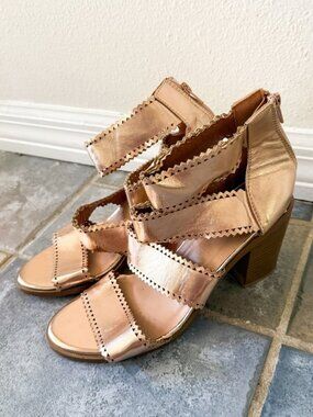 Yoki Rose Gold Metallic Strappy Block Heel Sandals Women’s Size 9